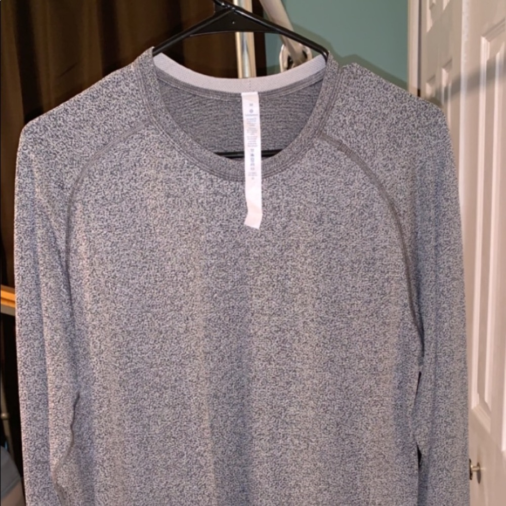 Metal vent tech long sleeve MEDIUM